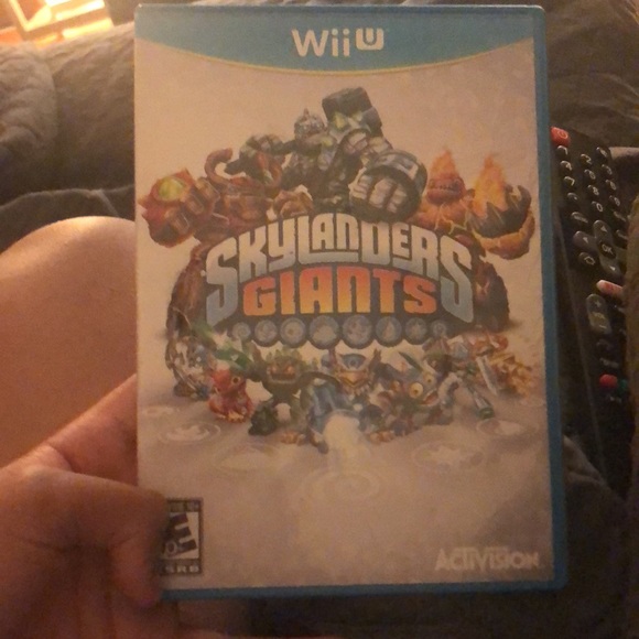 rise of the guardians ages 10+ and Skylanders 10+. - Picture 7 of 8